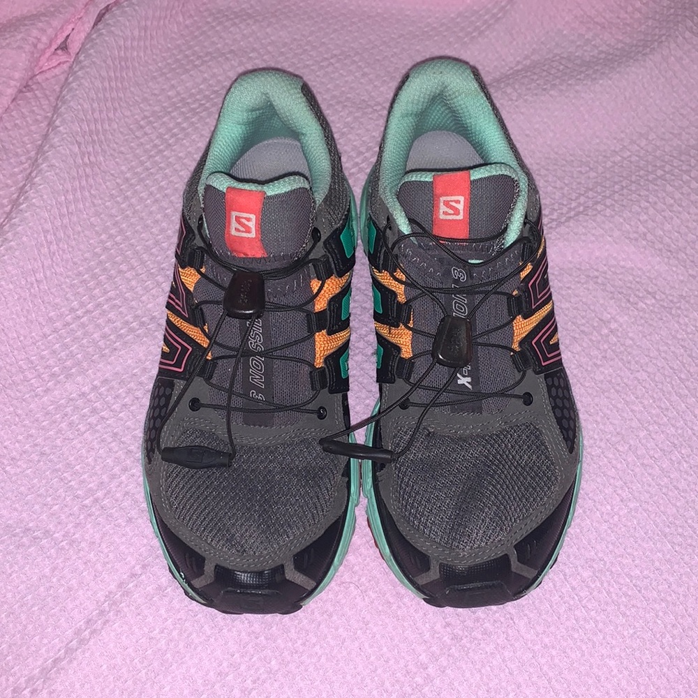 SALOMON hiking shoes